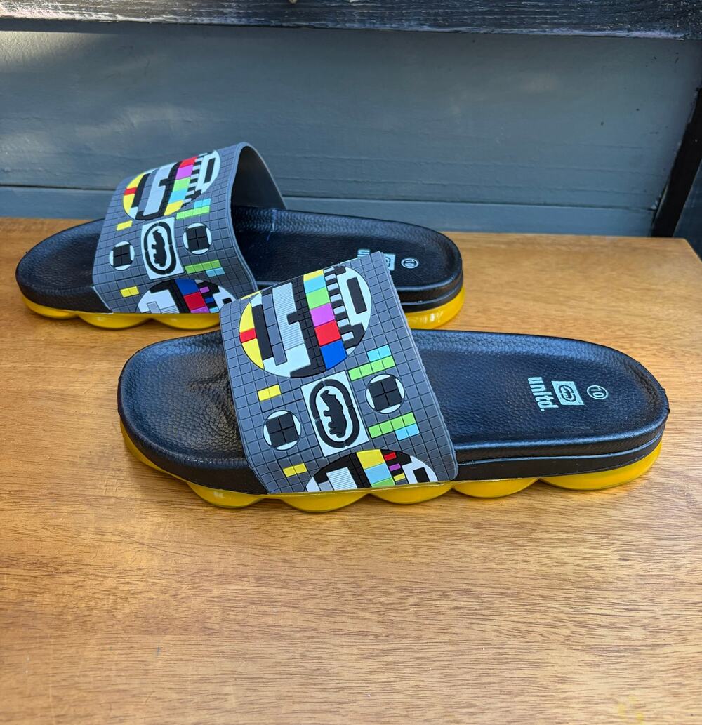 Ecko Unltd No Signal TV Test Pattern Slides Men’s Size 10 Yellow Sole